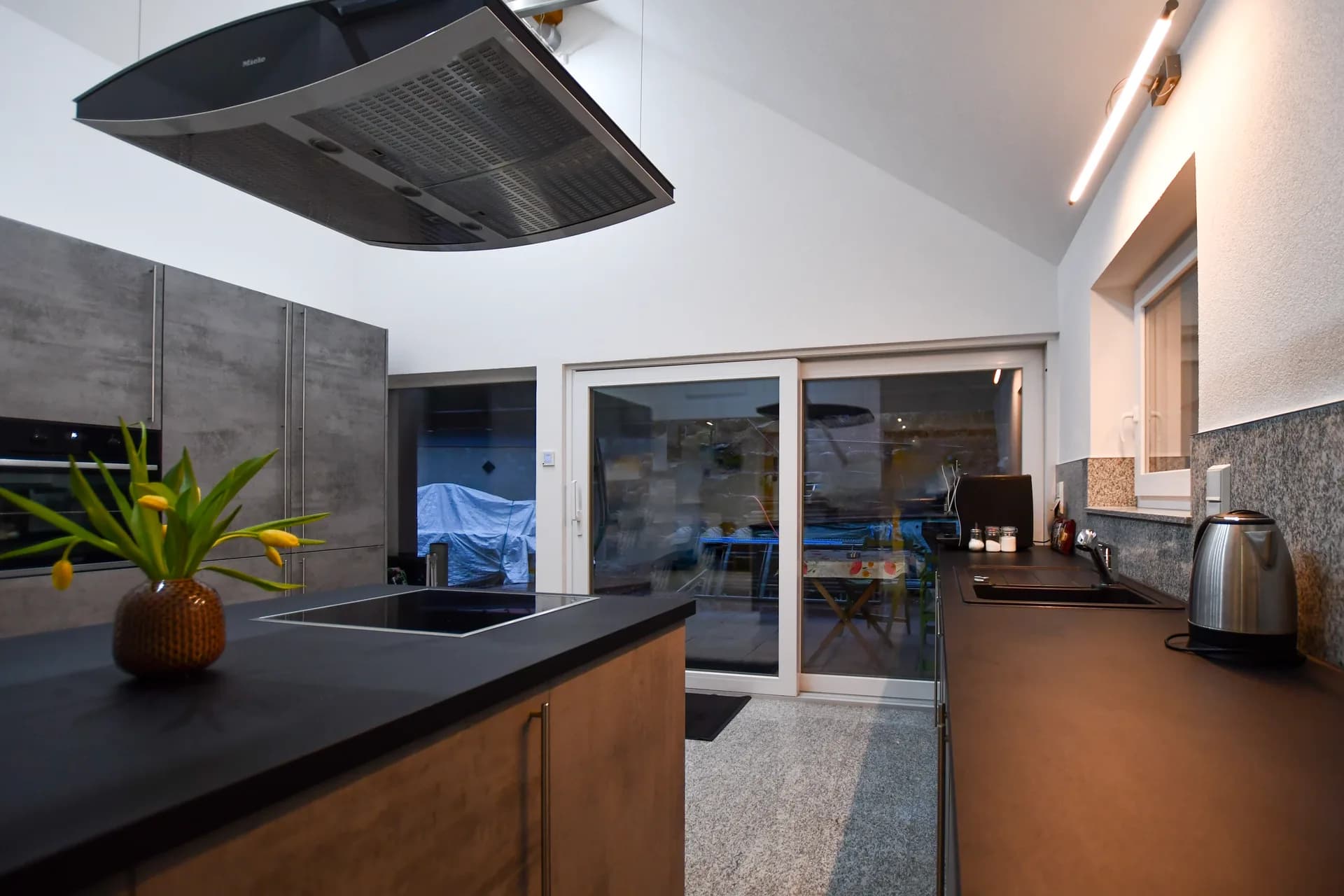 Voll ausgestattete Küche mit Kochinsel – Ferienwohnung Schrödter